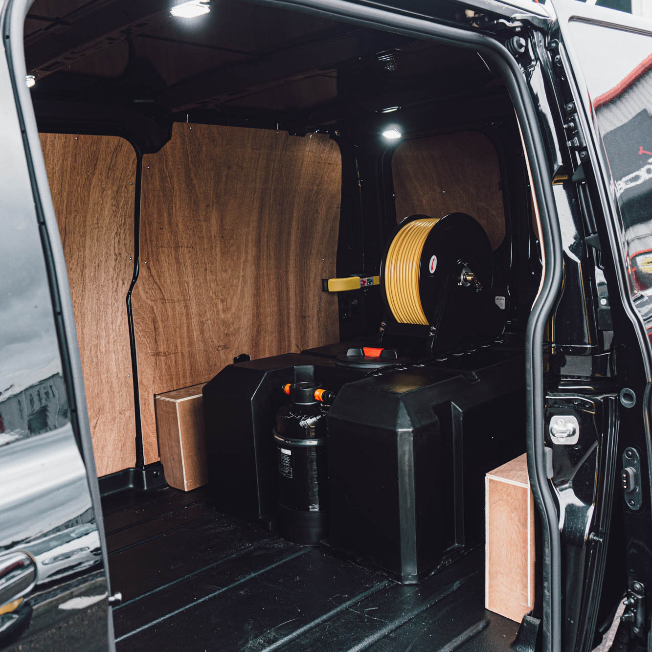 FaceLift® Compact Van Mounted System